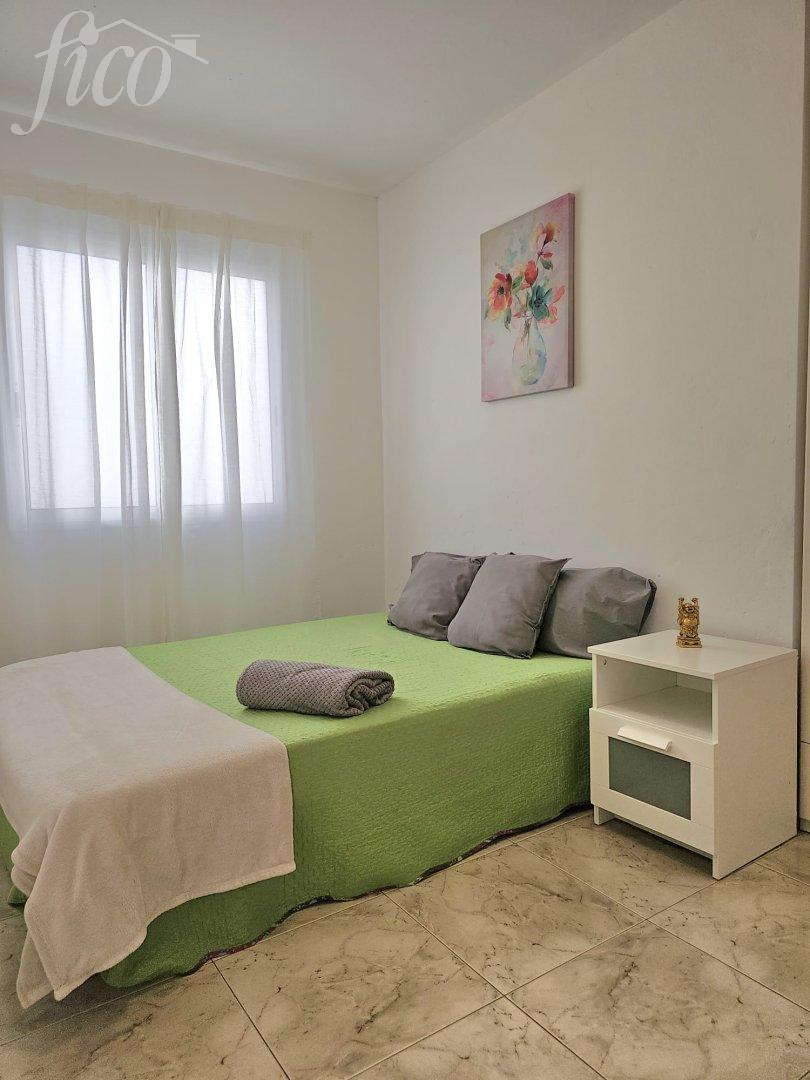 Útulný byt se 3 ložnicemi a garážovým stáním v klidné zóně v La Camella, Arona 4