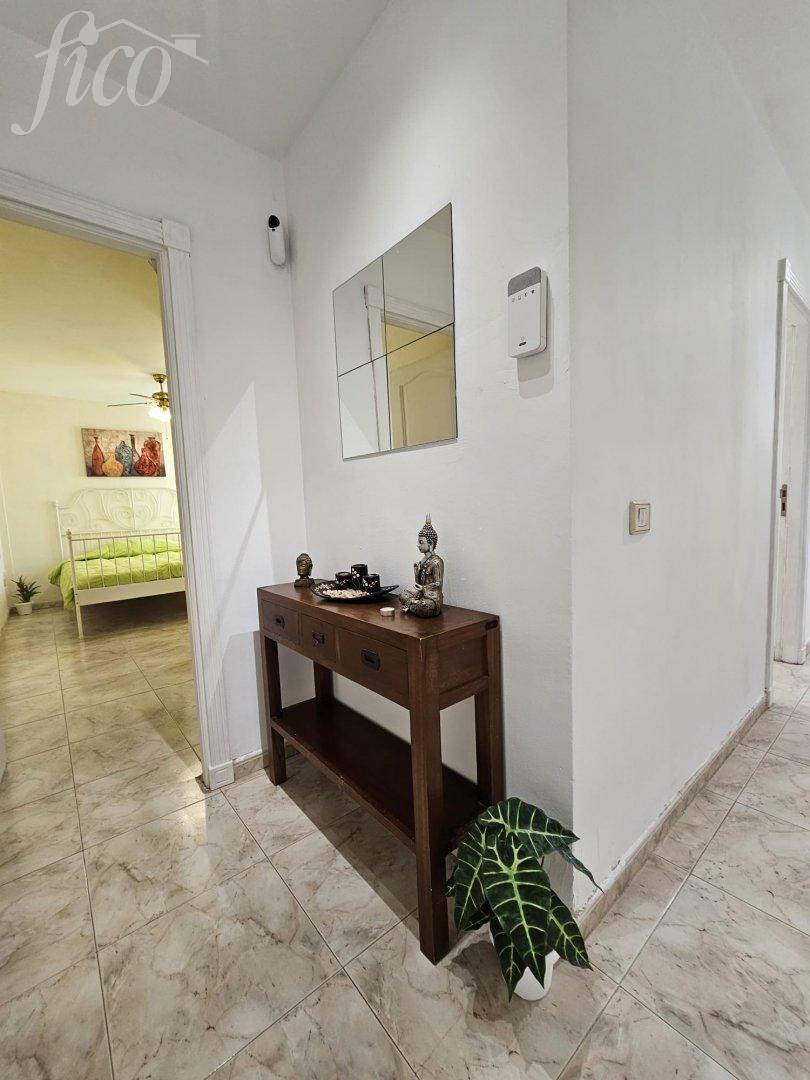 Útulný byt se 3 ložnicemi a garážovým stáním v klidné zóně v La Camella, Arona 9