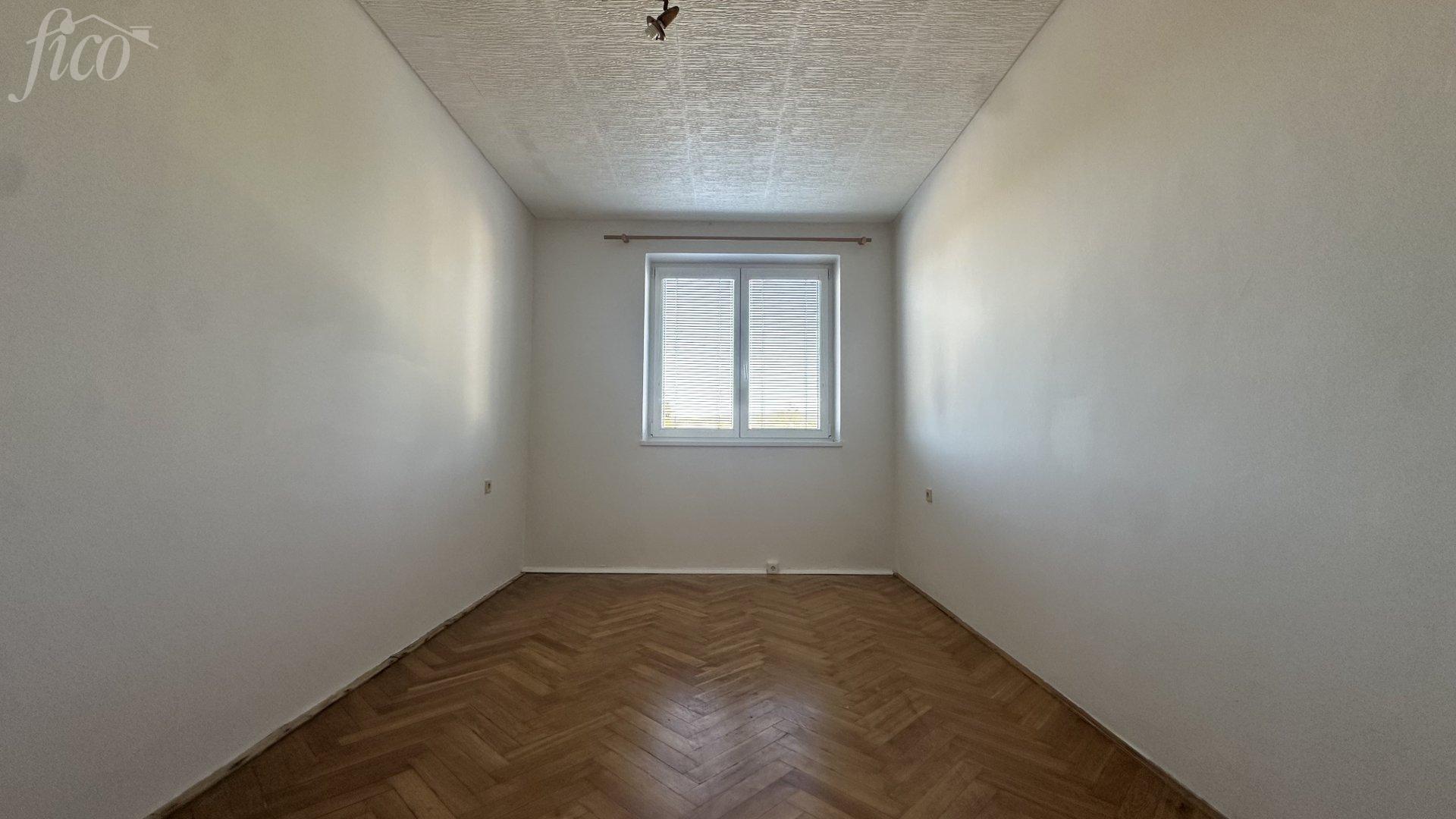 Bánov 7